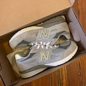 DS New Balance 990 V3 in classic grey colorway